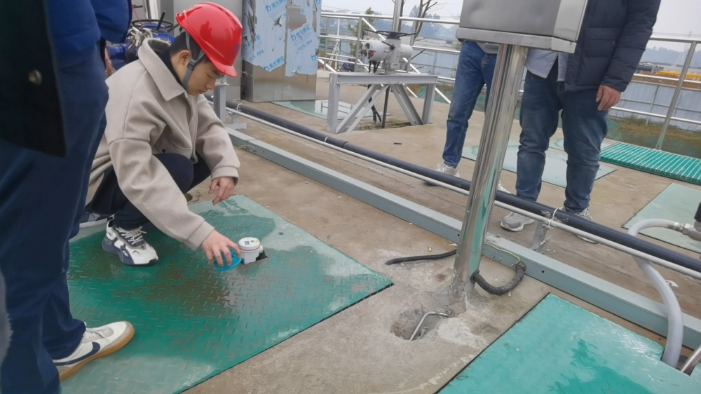 永浩機(jī)電 超聲波液位計(jì)現(xiàn)場(chǎng) (1)(1).png